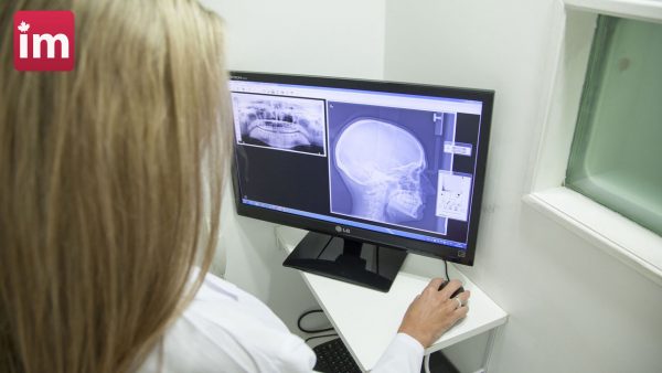Radiologist salary in Canada